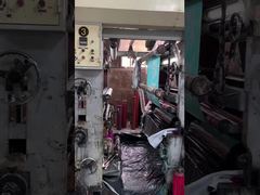 工場でのバッグの製造工程