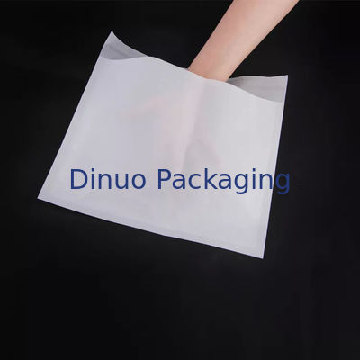 性質の白いグラシン紙袋の封筒35gsm 40gsmの透明な郵便利用者袋