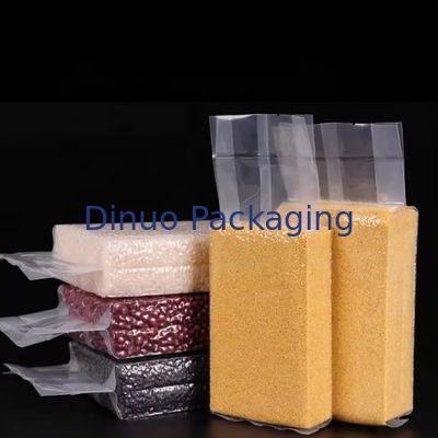 透明な真空袋と様々な穀物印刷