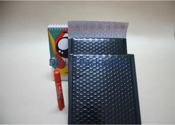 金属瞬間によってパッドを入れられる郵便利用者、速達便のための金属ホイルのプラスチック・バッグ