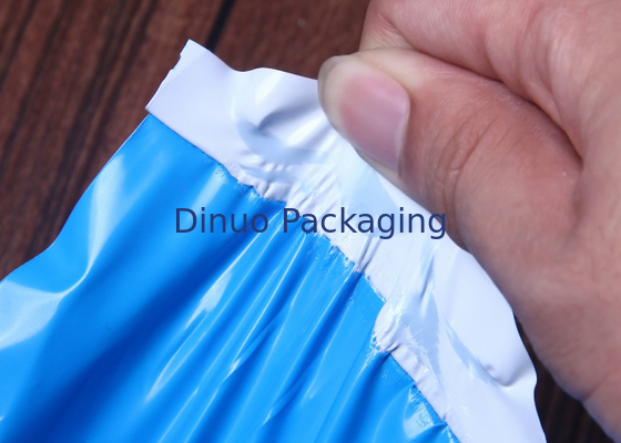 青い共同突き出されたフィルムの郵便利用者は防止湿気を掲示するためのプラスチック封筒を袋に入れます